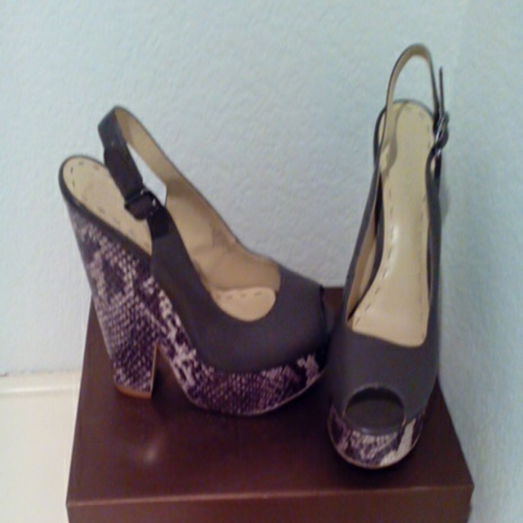 Nine West gray sling peeptoe w/snake print heel - Picture 1 of 2