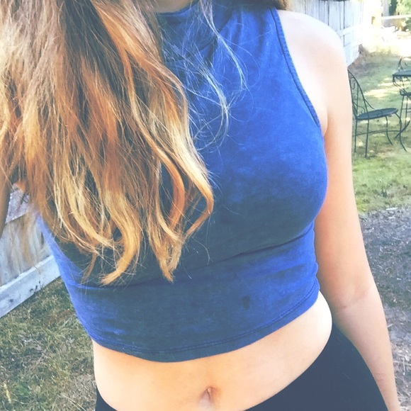 High-Neck Crop-Top - Picture 1 of 2