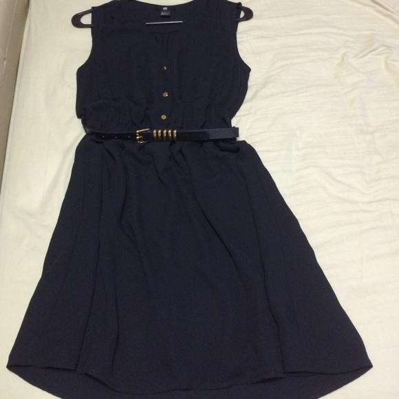 Sleeveless black dress