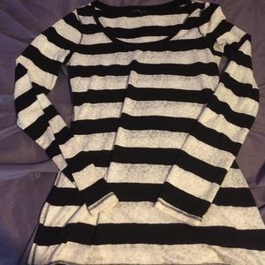 Striped half lace shirt