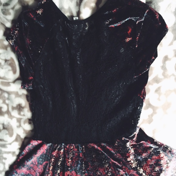 Lace Cutout Skater Dress With Gold Detailing - Picture 4 of 4