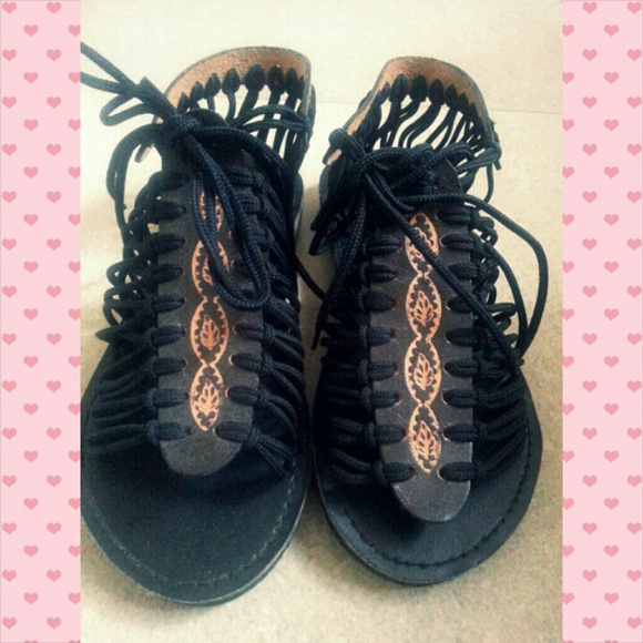Cute Gladiator Sandals in Black