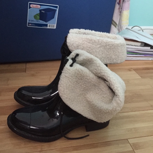 Snow boots