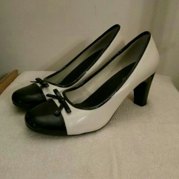 👠 Colorblock Pumps - Picture 2 of 4