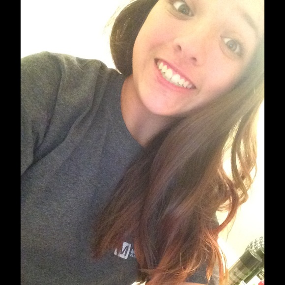 Meet your posher/buyer ! ☺️💕 - Picture 2 of 2