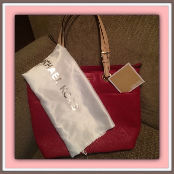 🎉New Listing🎉 Authentic Michael Kors Pocket Tote - Picture 3 of 4