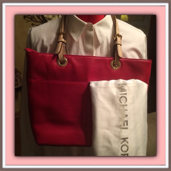 🎉New Listing🎉 Authentic Michael Kors Pocket Tote - Picture 4 of 4