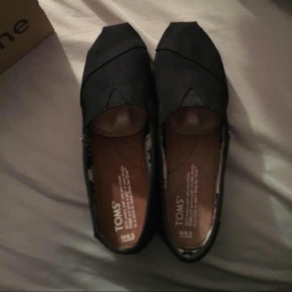 Brand New TOMS - Picture 3 of 3
