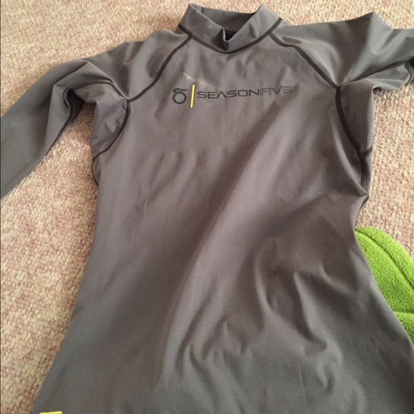 Seasonfive Rashguard - Picture 2 of 2