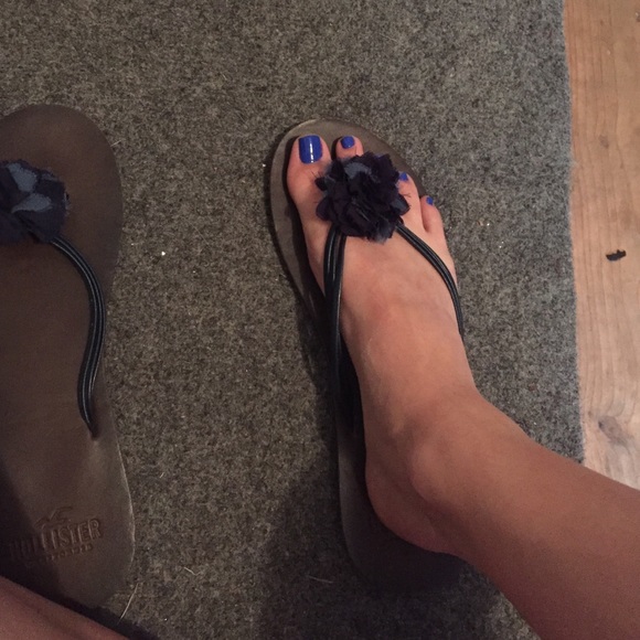 Hollister flip flops