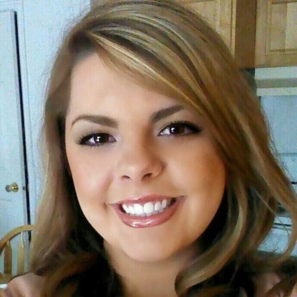 Meet your Posher, Lisa - Picture 2 of 2