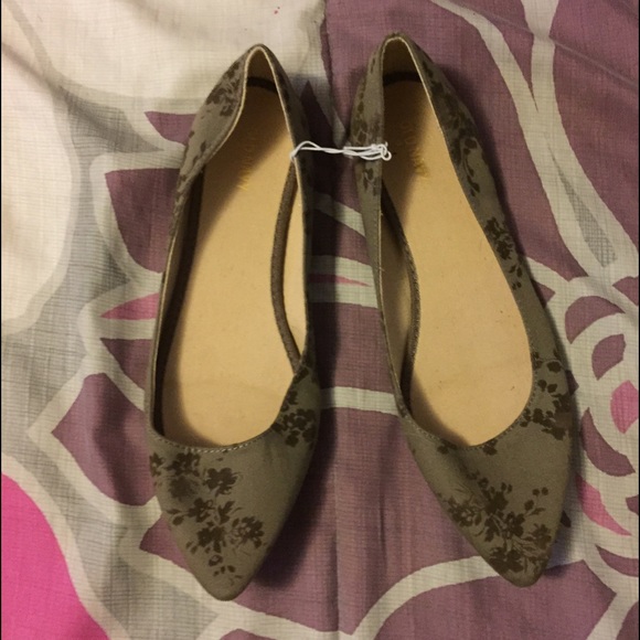 Old Navy Shoes - Old navy floral flats 10
