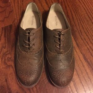 Flat brown oxfords