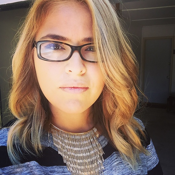 Meet your Posher, Blanca - Picture 3 of 4