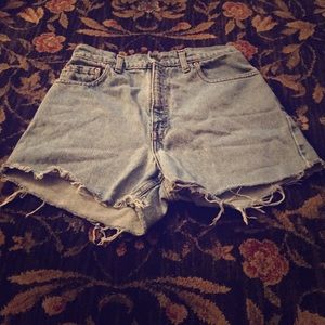 Levi Cutoff Jean Shorts