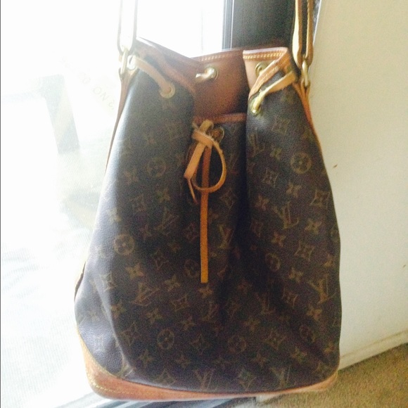 Louis Vuitton Handbags - Louis Vuitton 'Noe' Bucket Bag
