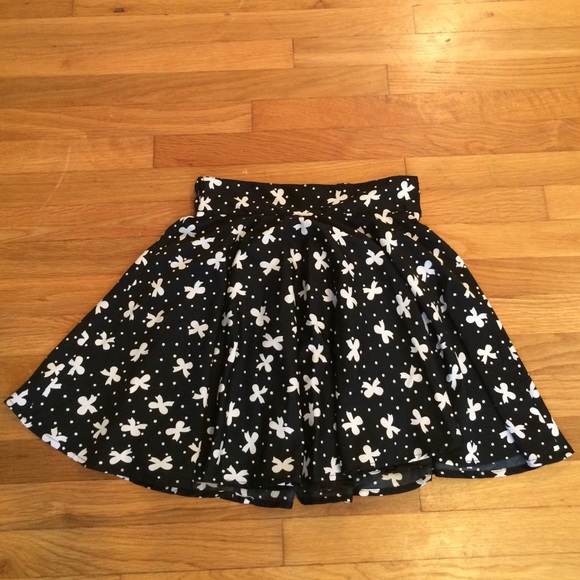 Deltas black skirt with bows