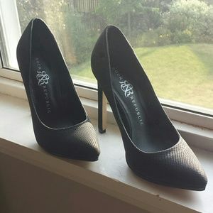 Rock and Republic Black textured heels