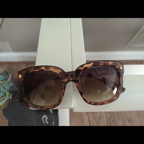 Big trendy sunglasses