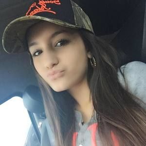 Meet your Posher, Katelyn