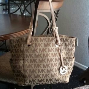 SALE➡TODAY ONLY $70 ⬅Authentic Michael Kors purse!