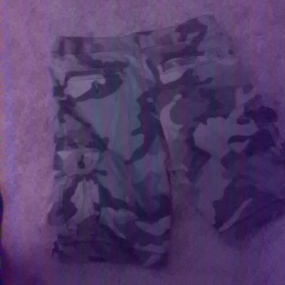 Shorts - Picture 3 of 3