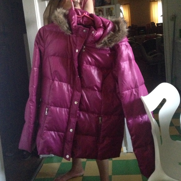 Bright pinkish purpulish jacket with hood and fur - Picture 1 of 2
