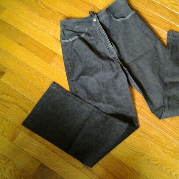Black jeans with whte trim.
