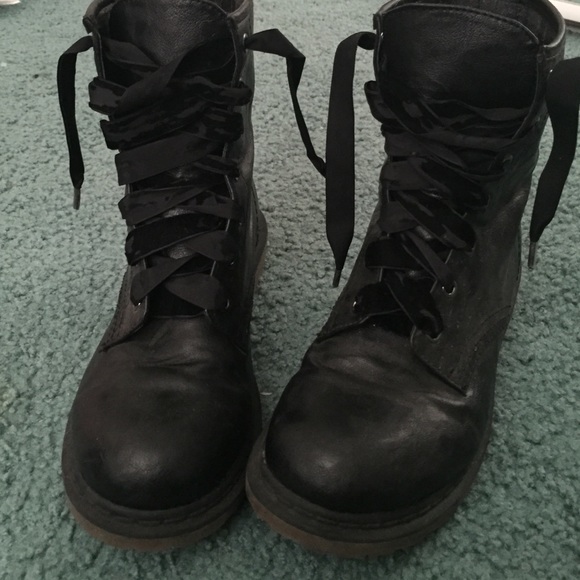 Combat boots