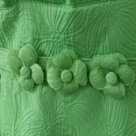 New!! Classy floral pattern green dress w/belt. - Picture 2 of 4