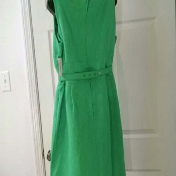 New!! Classy floral pattern green dress w/belt. - Picture 4 of 4