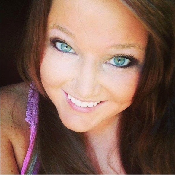 Meet Your Posher, Ashaleigh Marie - Picture 4 of 8