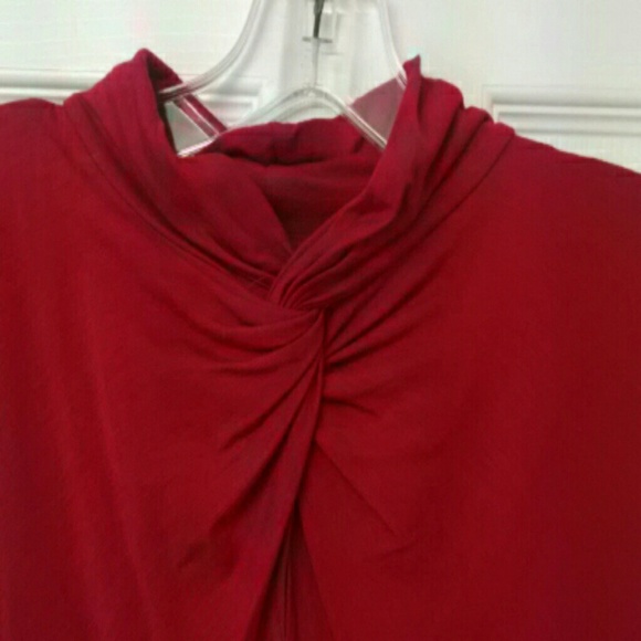 Red sleeveless top - Picture 2 of 2
