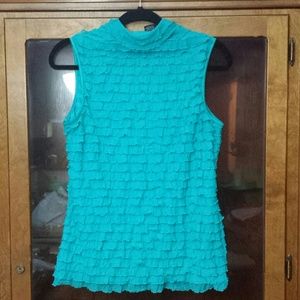 Sleeveless layered top