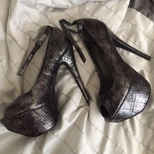 Metallic peep toe heels