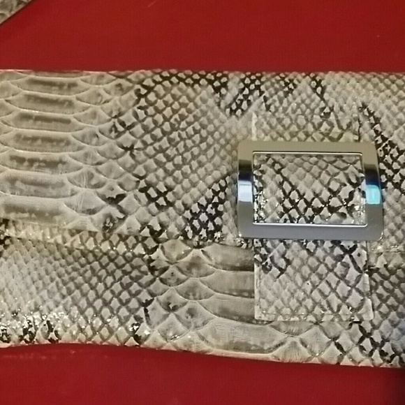 Clutch - Picture 2 of 2