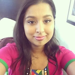 Hey there poshmarkers! 👛👠👚👙