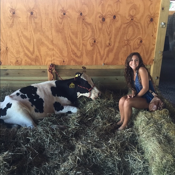 MEET YOUR POSHER, Alexandra!😊 - Picture 2 of 4