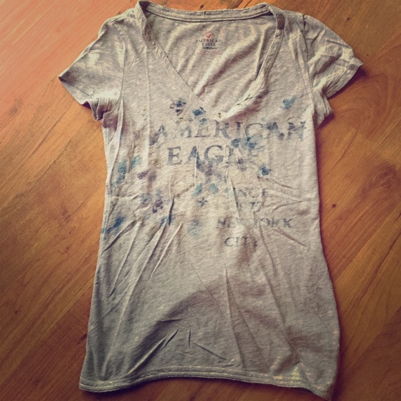 AE v-neck with flowers