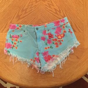 LF. Floral printed cheeky denim shorts