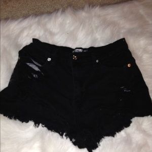 🎀 Black semi high waisted shorts