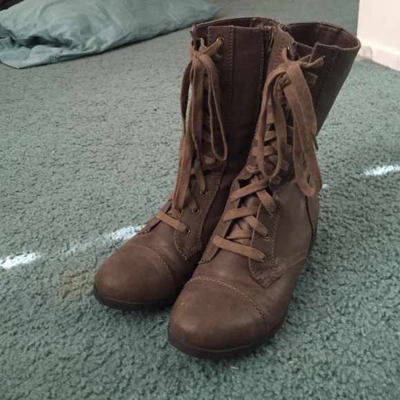Combat boots