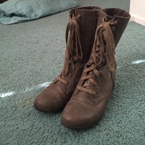 Combat boots