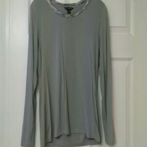 Long sleeve gray top