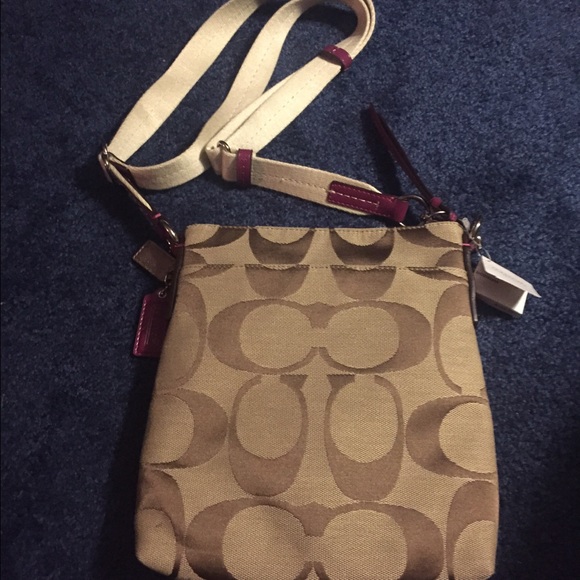 New with tags Coach cross body bag - Picture 2 of 4