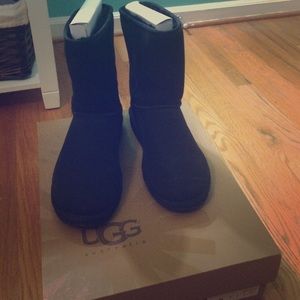 Authentic UGG black boots in short 9
