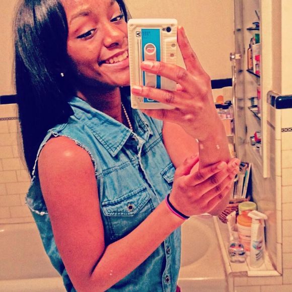 Meet your Posher, Maya