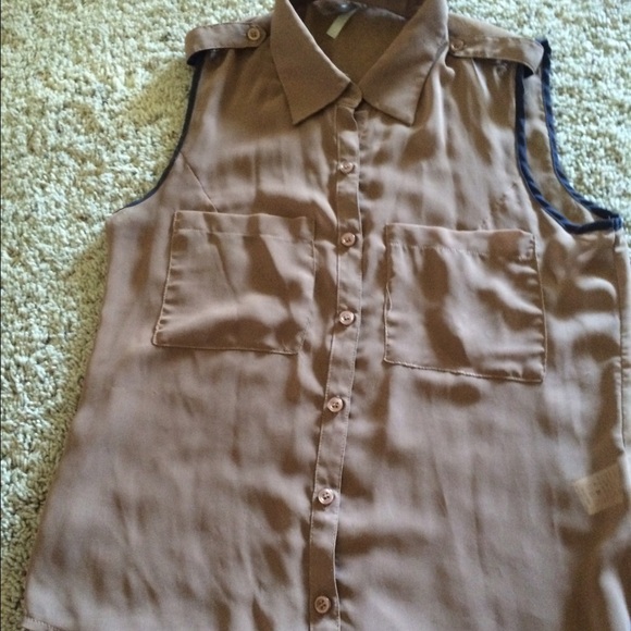 Brown tank with collar.