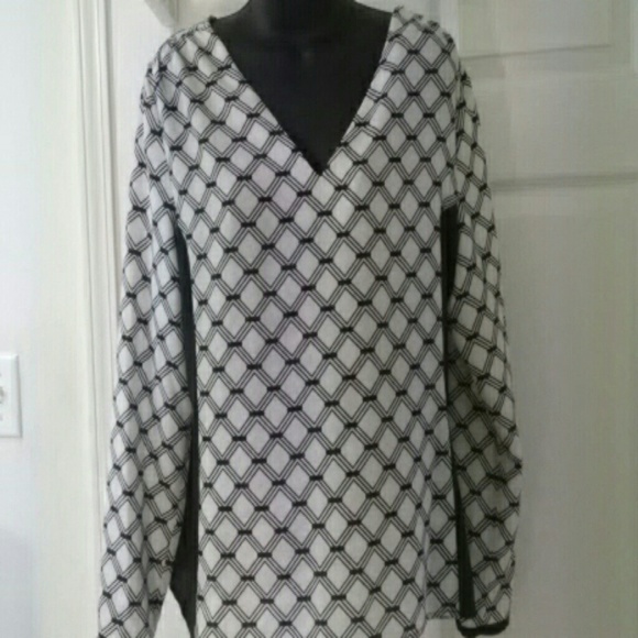Lattice navy pattern top - Picture 1 of 3