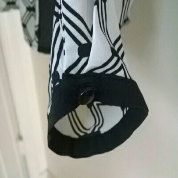 Lattice navy pattern top - Picture 3 of 3